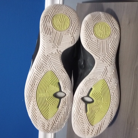 Nike - Picture 3 of 3